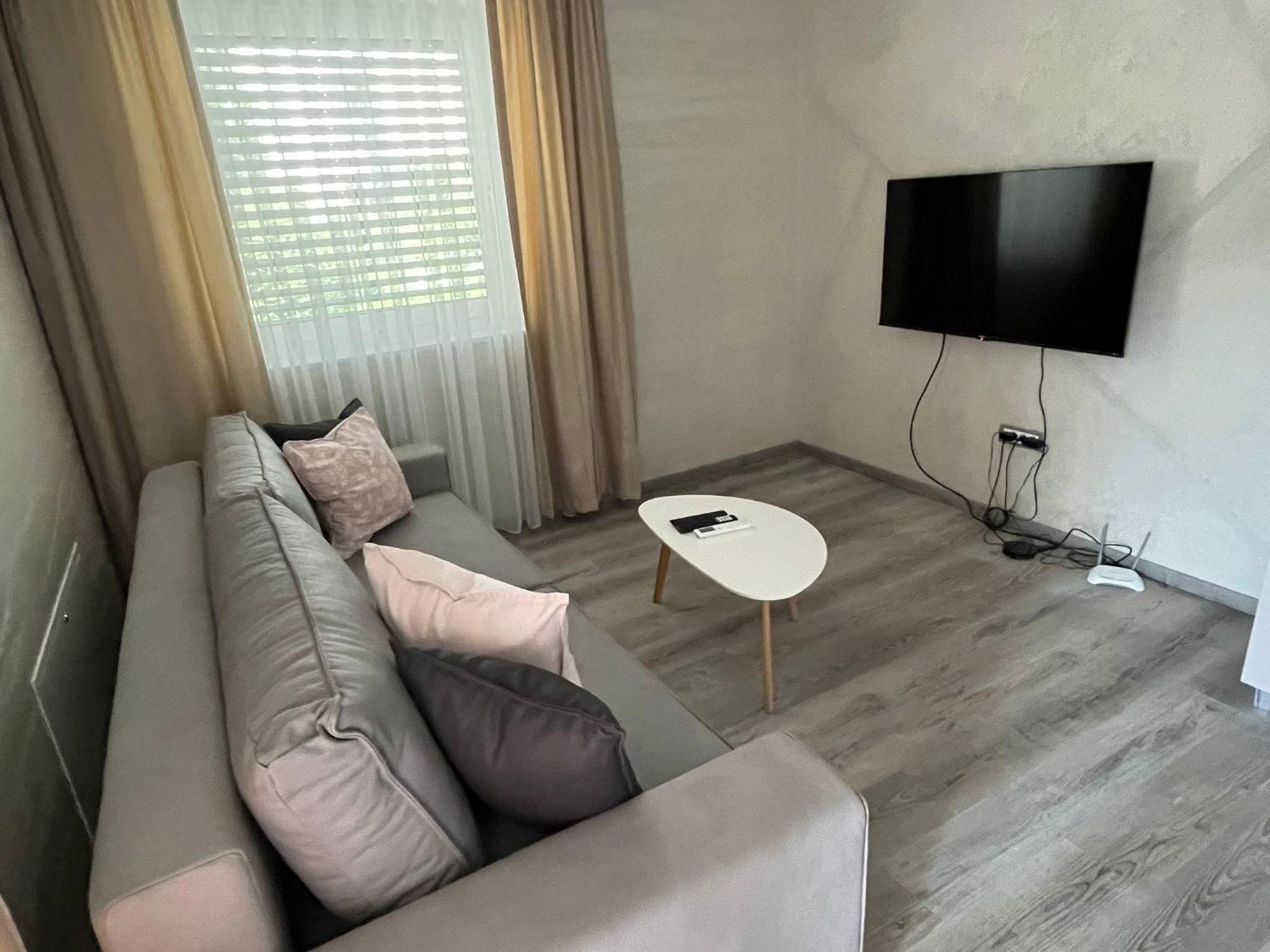 Vila Moste 2 - Free Parking & Pool, Ev Station Λιουμπλιάνα Εξωτερικό φωτογραφία